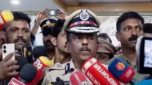 ശബരിമല ട്രാക്ടര്‍ യാത്ര; എഡിജിപി എംആര്‍ അജിത് കുമാറിന് വീഴ്ച; ആവര്‍ത്തിക്കരുതെന്ന് ഡിജിപിയുടെ കര്‍ശന നിര്‍ദേശം